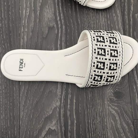 Fendi woven leather sandals - Picture 2 of 6